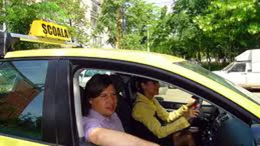 Mehedinţi: Instructor auto reţinut după ce a luat mită de la un cursant ca să-l ajute să ia examenul