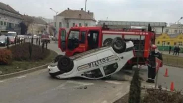 Mehedinți: O mașină a Poliției s-a răsturnat pe DN 56 A, fără ca nimeni să fie rănit