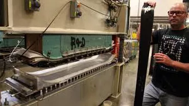 Foştii angajaţi ai Mechel Câmpia Turzii vor produce şoşoni de schi la prima întreprindere socială din România