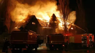 Gorj: Două case au fost făcute scrum într-un incendiu