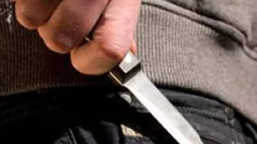 Situaţie alarmantă: Vezi cât de uşor se poate intra în şcolile din Bucureşti cu arme albe (VIDEO)