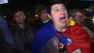 Piaţa Universităţii, blocată de protestatari: Îmbrânceli între manifestanţii pentru Roşia Montană şi cei pentru independenţa justiţiei