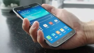 Samsung lansează primul smartphone cu ecran curbat, disponibil numai în Coreea de Sud