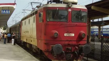 TIR spulberat de acceleratul de Iași: Roțile au zburat la peste 100 metri