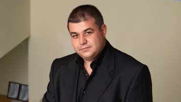 Pașcani: Milionarul Lucian Apostol a fost bătut de doi bărbați mascați în curtea casei sale