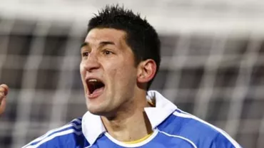 Fotbalişti cu chef de scandal: Florin Costea şi-a dat pantalonii jos în faţa unei chelneriţe, într-un bar din Cluj (VIDEO)