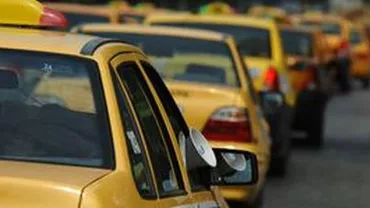 Taximetriștii pirat de la Aeroportul Otopeni, reținuți de polițiști pentru tâlhărie și șantaj