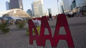 Fitch ia în considerare coborârea calificativului datoriei Statelor Unite, în prezent AAA