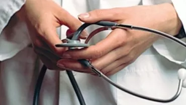 Medic din Petroșani, acuzat că ar fi operat o femeie la piciorul sănătos, apoi la cel fracturat