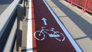 Brigada Rutieră avertizează că bicicliștii care circulă pe contrasens riscă amenzi de până la 240 de lei