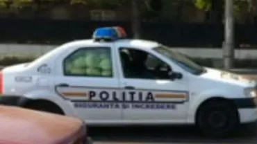 București: Două mașini de poliție, surprinse în trafic transportând zeci de kilograme de varză