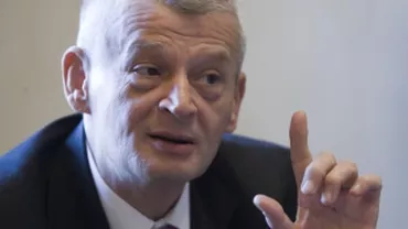 Oprescu: Aproximativ 3.000 de câini, adunaţi de pe străzi până acum. 900 au fost adoptaţi de persoane fizice