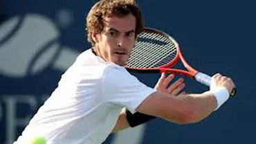 Tenismanul Andy Murray, urmărit cu o armă de un grup de fani, la Londra