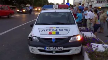 Brăila: Un polițist a fost rănit după ce mașina sa a fost lovită de un autoturism, în timpul serviciului
