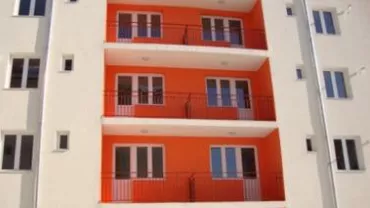 Scandal într-un bloc de locuințe sociale: Trei familii evacuate au ocupat în mod abuziv trei garsoniere