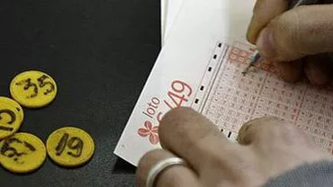 Doi români ce locuiesc în străinătate au sosit în țară pentru a-și ridica premiul Loto 6/49 în valoare de 2,5 milioane de euro