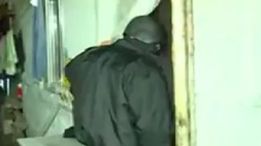 Descinderi la hoți de buzunare în Sectorul 2 al Capitalei: Acționau pe linia de tramvai 16