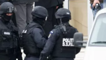 Percheziţii la Poliţia de Frontieră Rădăuţi: Un ofițer, suspectat că a ajutat o grupare specializată în trafic de ţigări