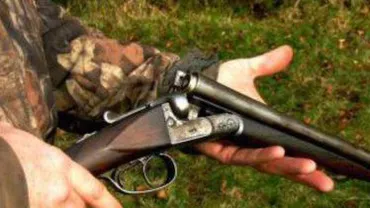 Botoșani: Un bărbat a fost împușcat, fiind confundat cu un mistreț de un grup de vânători