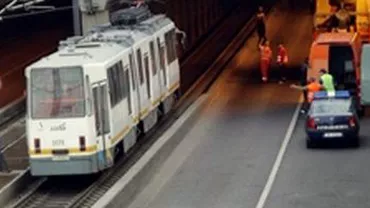 București: Un șofer în stare de ebrietate a intrat în mijlocul unui tramvai
