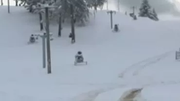 Traseele turistice din Făgăraș, închise din cauza riscului de avalanșe: Stratul de zăpadă a atins 44 de cm la Bâlea Lac (VIDEO)