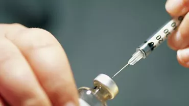 Gripa, tratată cu vaccinuri controversate: 600.000 de cutii produse de olandezi pentru chinezi au fost distribuite în toată ţara