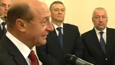 Traian Băsescu a decorat Corul Madrigal: ”Este o parte a patrimoniului lumii” (VIDEO)