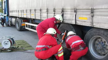 Cluj: Un bărbat a murit după ce a fost lovit de o maşină condusă de un şofer băut, într-o parcare