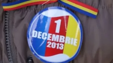 Autoritățile din Focșani au împărțit, de Ziua Națională, autocolante pe care erau încurcate culorile tricolorului