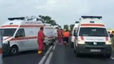 Cluj: Patru persoane rănite după ce o maşină a intrat într-un autobuz parcat