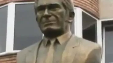 Bust al lui Sergiu Nicolaescu, dezvelit la Târgu Jiu: Oamenii spun că nu seamănă cu regizorul (VIDEO)