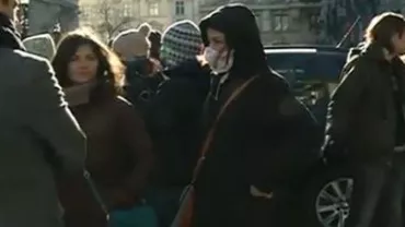 Zeci de persoane protestează în fața sediului Avocatului Poporului față de Legea minelor