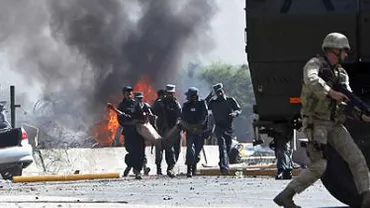 Un sinucigaș cu bombă a atacat un convoi militar în apropiere de aeroportul din Kabul