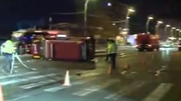 București: Patru răniți, după ce o ambulanță SMURD s-a răsturnat (VIDEO)