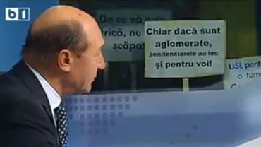 Susținători ai lui Traian Băsescu, în fața sediului B1 TV în timpul emisiunii în care preşedintele era invitat (VIDEO)