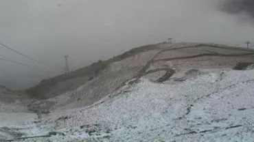 Autocar cu 20 de elevi bucureșteni, înzăpezit pe Transalpina