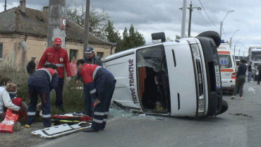 Giurgiu: Trei persoane rănite, după ce microbuzul în care se aflau s-a răsturnat