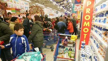 Românii au dat năvală în supermarketuri, cu câteva zile înainte de Crăciun