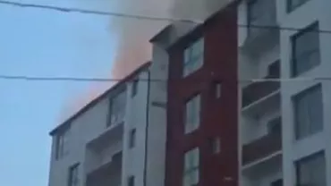 Brașov: Incendiu puternic la un bloc din Ghimbav. Toți locuitorii au fost evacuați