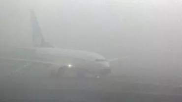 Chișinău: Zeci de români, blocați pe aeroport după ce avionul a fost redirecționat de la Iași