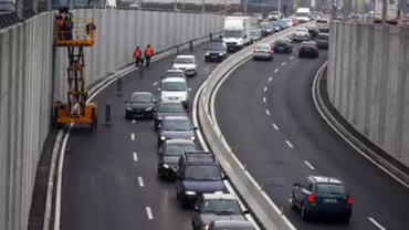 București: Ambulanță, implicată într-un accident în pasajul Mihai Bravu