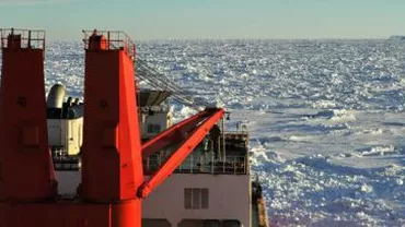 Nava chineză care a salvat pasagerii vasului rusesc a rămas, la rândul ei, blocată în gheața Antarcticii