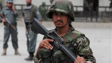 Afganistan: O fată de opt ani a încercat să comită un atentat sinucigaș