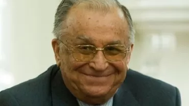 Traian Băsescu i-a trimis lui Ion Iliescu un buchet de trandafiri albi, de ziua onomastică