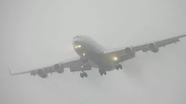 Un avion cu 123 pasageri care trebuia sa aterizeze la Arad a fost redirecționat la Timișoara din cauza ceții