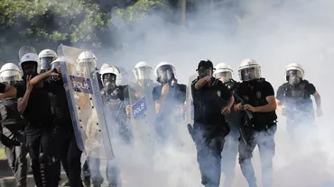 Guvernul turc concediază 350 de poliţişti după scandalul de corupţie