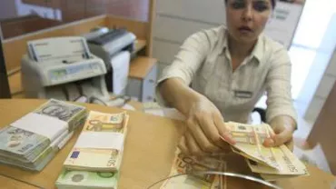 BNR: Dobânzile în lei la depozite și credite au scăzut în noiembrie 2013