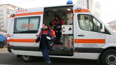 Argeș: 17 elevi, preluaţi de la şcoală de ambulanţe după ce s-ar fi intoxicat din cauza unor bomboane