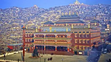 China: Incendiu puternic la un celebru institut al budismului tibetan