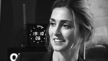 Presupusa iubită a lui Francois Hollande, actrița Julie Gayet, ar fi însărcinată în patru luni